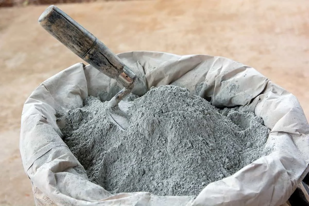 قیمت سیمان سیاه پاکتی ۵۰ کیلویی : بررسی کاربردها و تجربه های عملی