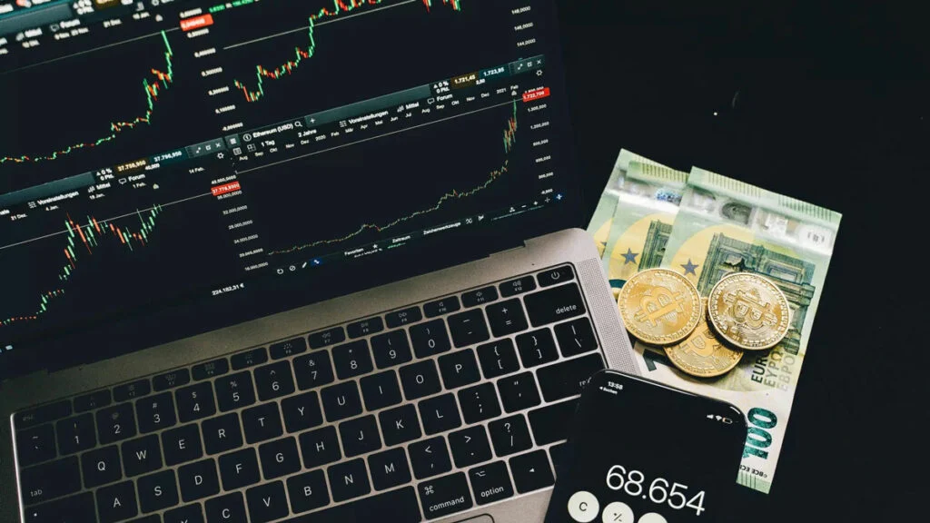 ترید تاثیر بازارهای مالی جهانی بر پراپ تریدینگ