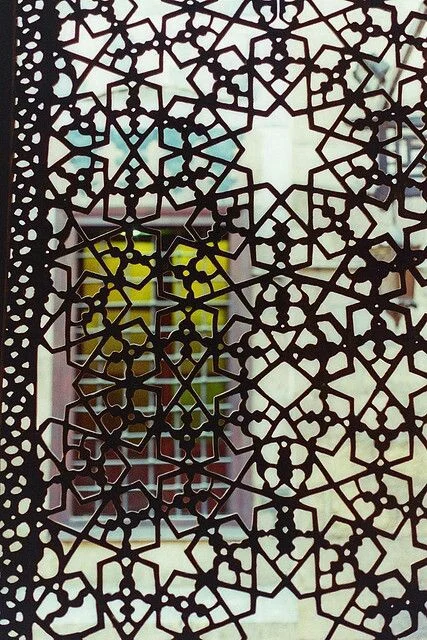 چگونه رنگ مناسب برای حفاظ پنجره انتخاب کنیم؟