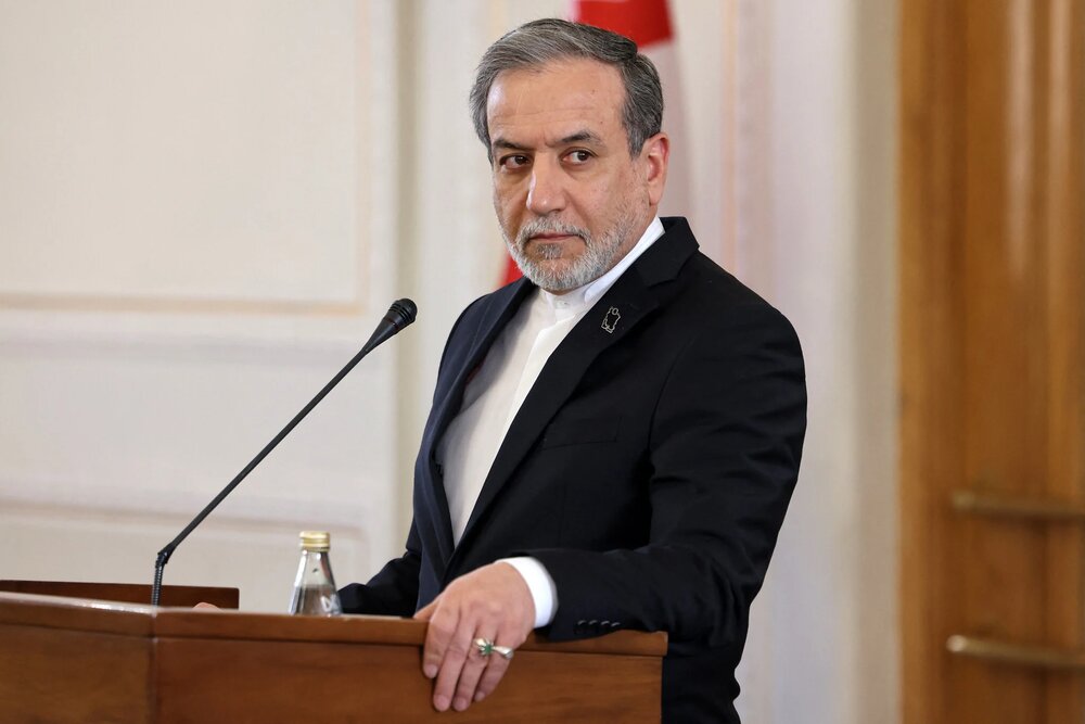 عراقچی: ایران از هیچ‌یک از حقوق ملت خود عقب‌نشینی نخواهد کرد